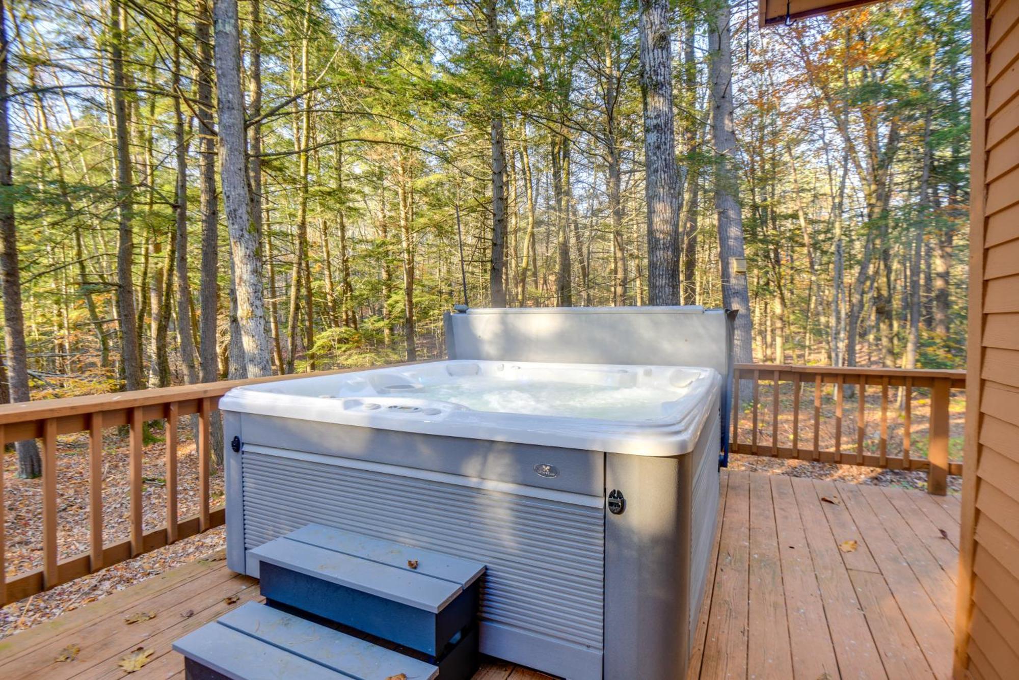 North Conway Vacation Rental Near Saco River! Exterior photo